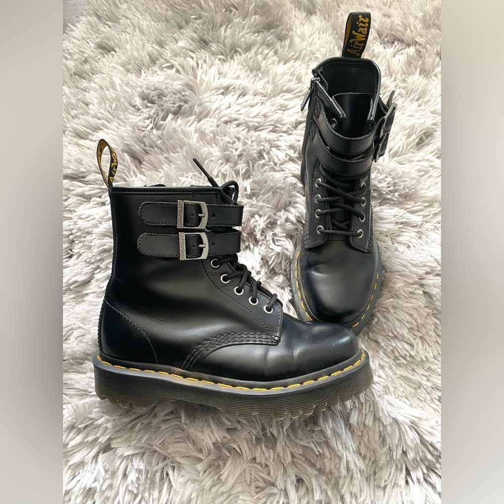 Dr martens w straps